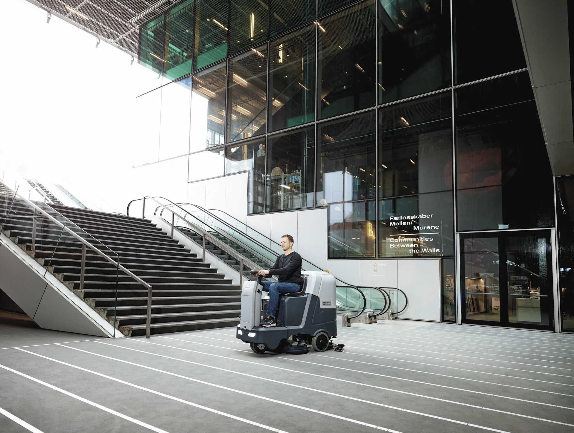 VǨper And Comac RǨde-on Scrubbers